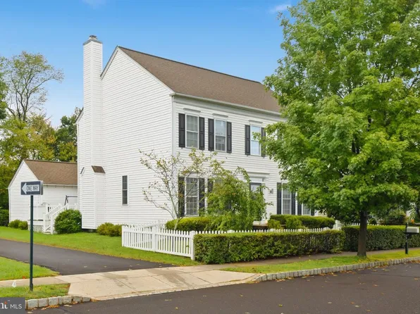 192 Pipers Inn Dr, Fountainville, PA 18923