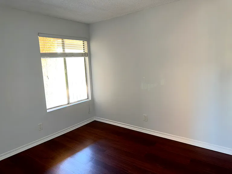 15425 Sherman Way #323 — Photo 7