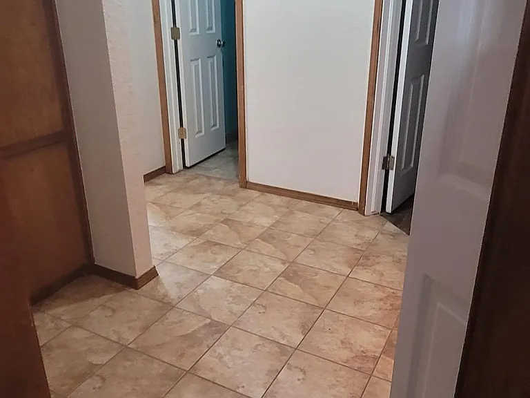 1004 Oakwood Dr — Photo 11