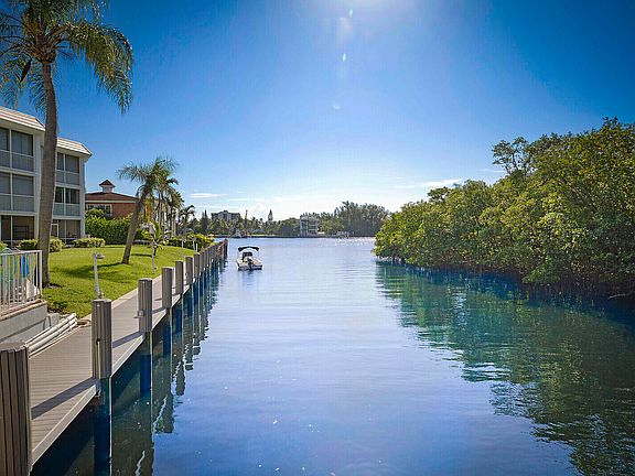 2nd image of 700 NE Harbour Terrace #2310