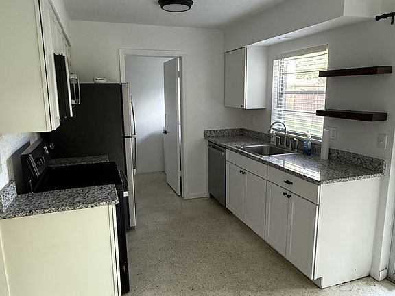 2nd image of 2005 E Jefferson St #2005