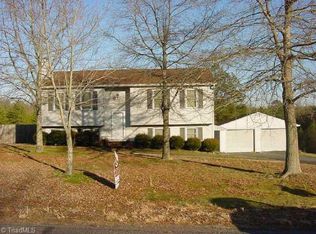 1099 Cresthaven Dr, Lewisville, NC 27023