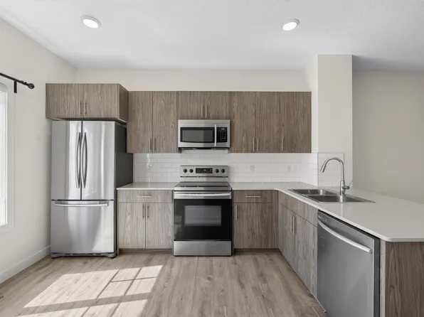 2707 Orchards Rd SW, Edmonton, AB T6X 2M9