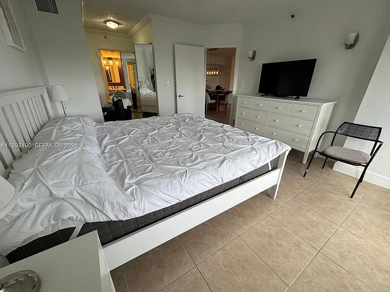 3600 Mystic Pointe Dr #910 — Photo 17