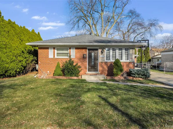 6212 N Evangeline St, Dearborn Heights, MI 48127