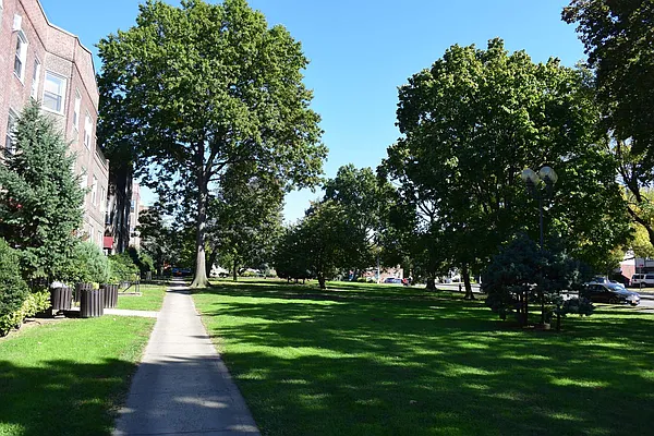 Sold by WRL Realty, LLC | media 9