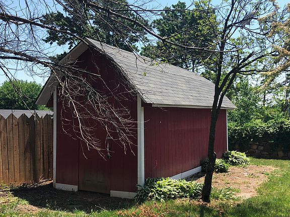 3rd image of 906 Citadel Ln