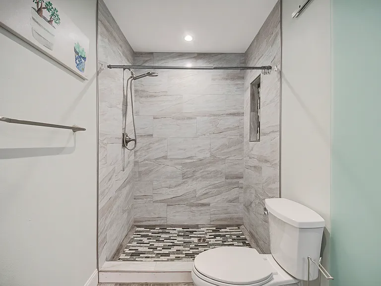 1025 Wentworth Ct — Photo 29