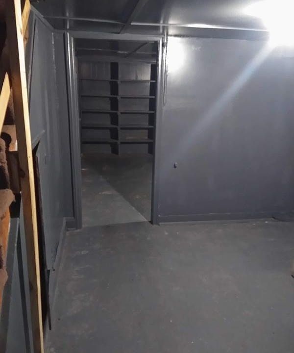 2nd image of 713 N Kenwood Ave