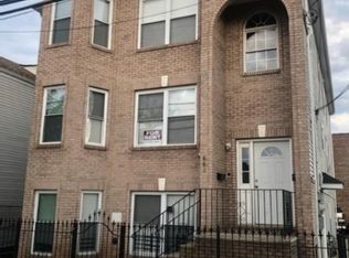 662 S 12th St, Newark, NJ 07103