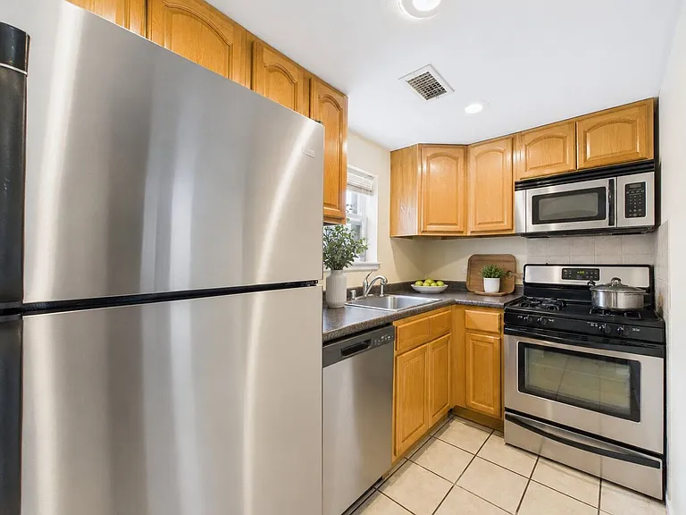 1619 Green Street — Photo 15