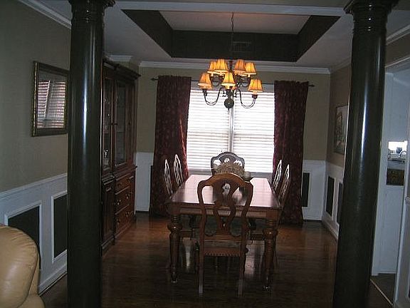 Seperate dining room with columns