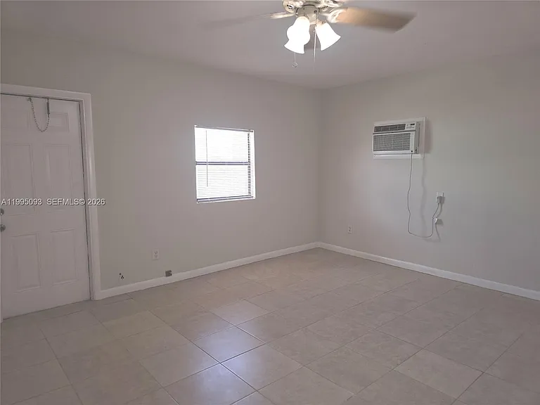 1723 Thomas St #3 — Photo 17