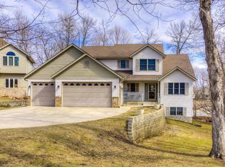 553 Woodland Trl, Medford, MN 55049