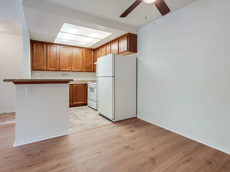 432 Edgehill Ln #33 — Photo 9