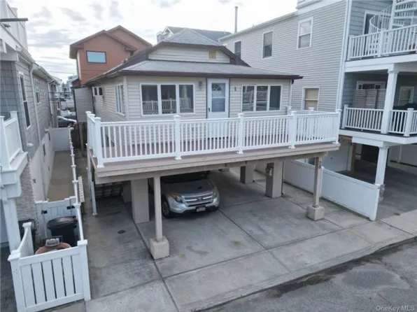 28 New Hampshire St, Long Beach, NY 11561