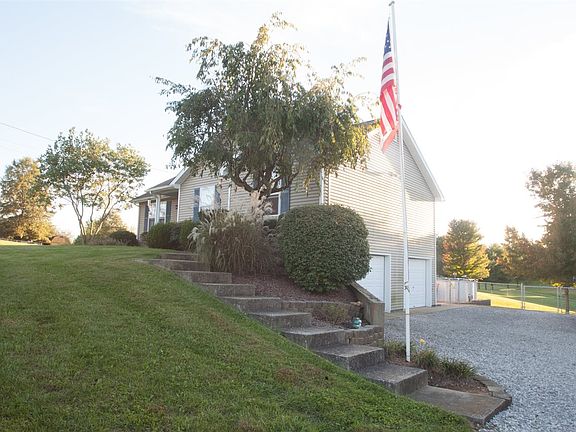 5th image of 105 Troy Ct