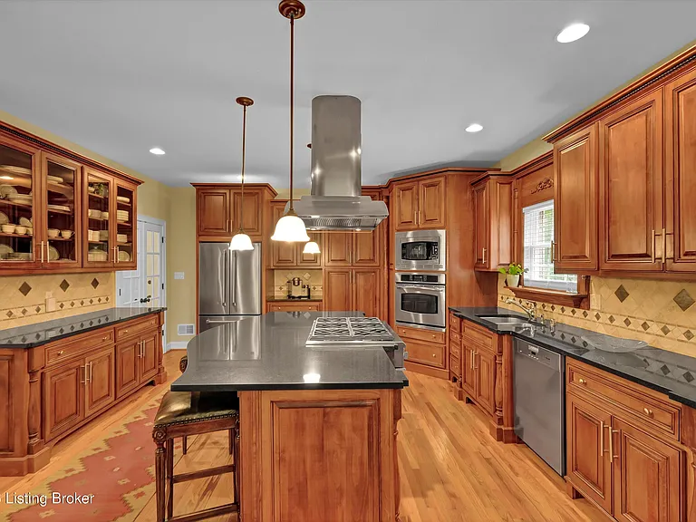560 N Hubbards Ln — Photo 21