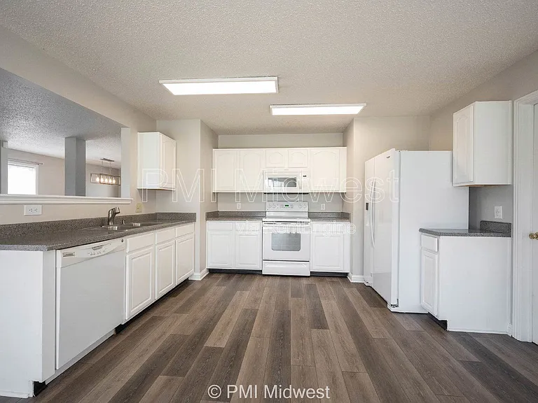 859 Runnymede Dr — Photo 12