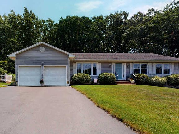 3rd image of 207 Woodberry Dr