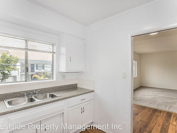 4th image of 963 S Barrington Ave APT 5