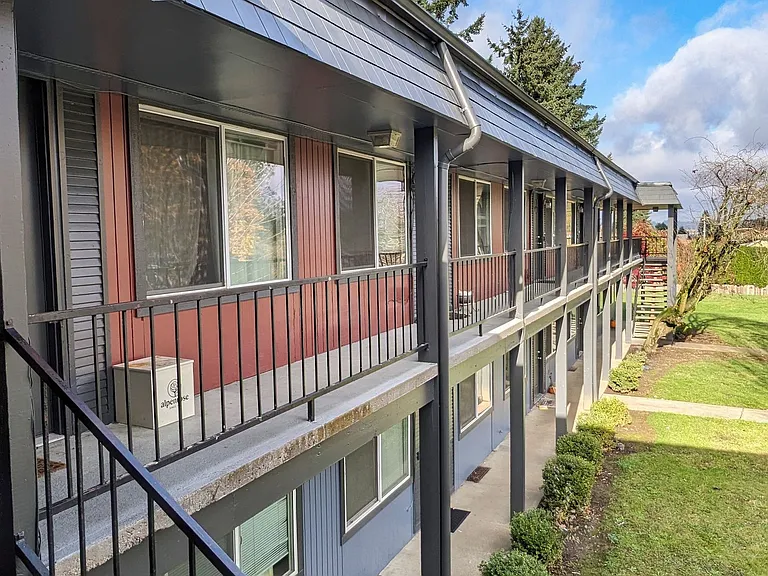 Cully Park Apartments — Photo 20