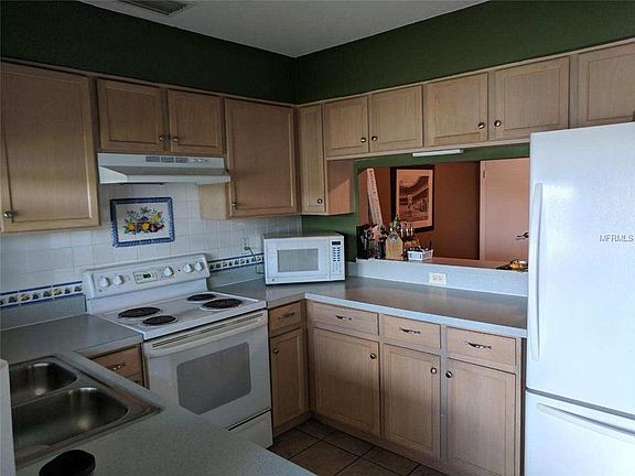 3rd image of 411 Kensington Lake Cir