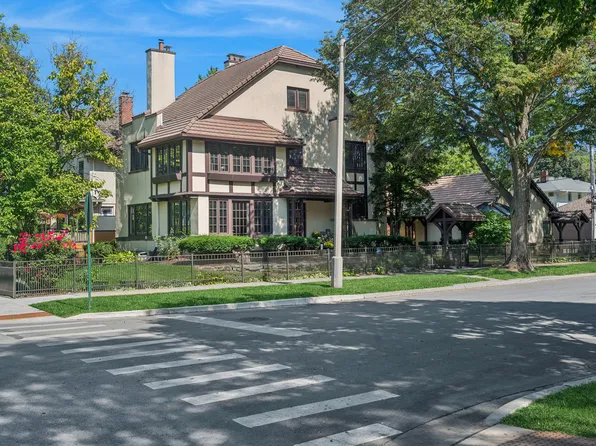 800 N Oak Park Ave, Oak Park, IL 60302