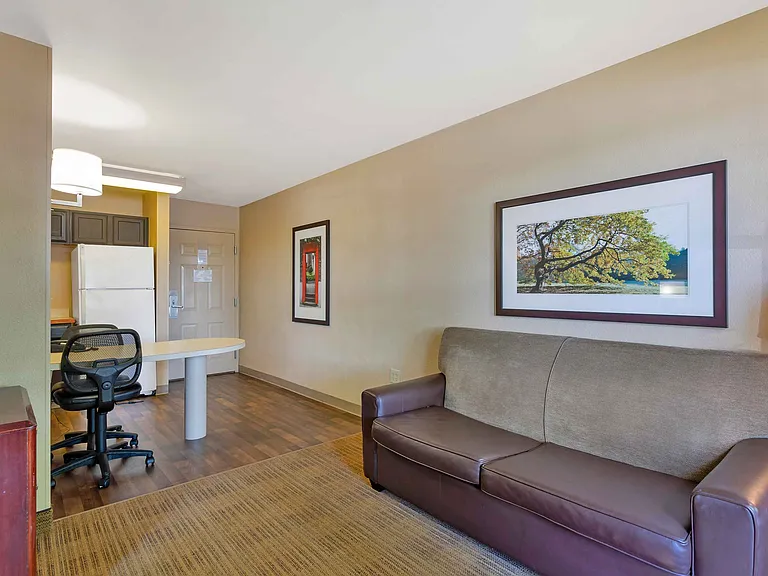 1 Bedroom Suite - 2 Full Beds