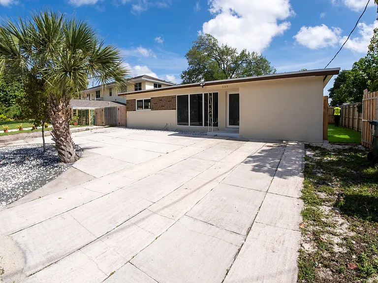 2160 SW 16th Ct — Photo 5
