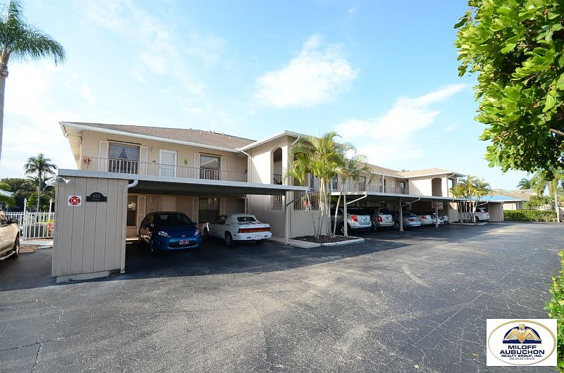 1st image of 922 SW 48th Ter APT 212