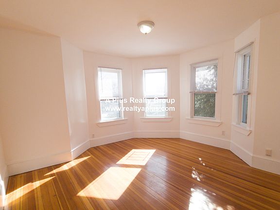 Living room Pic 1