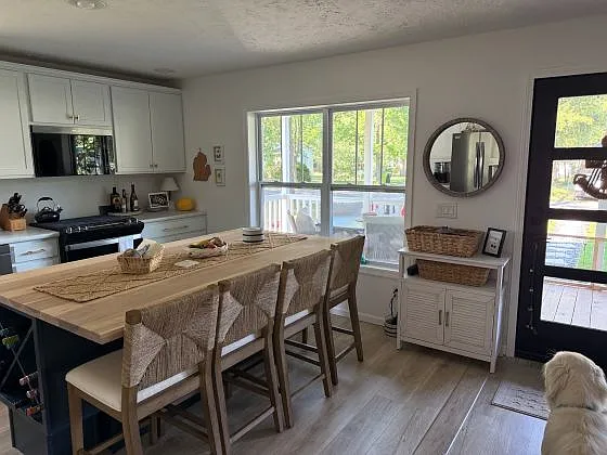 1 bed, 950 sqft, $1,500 — Photo 3