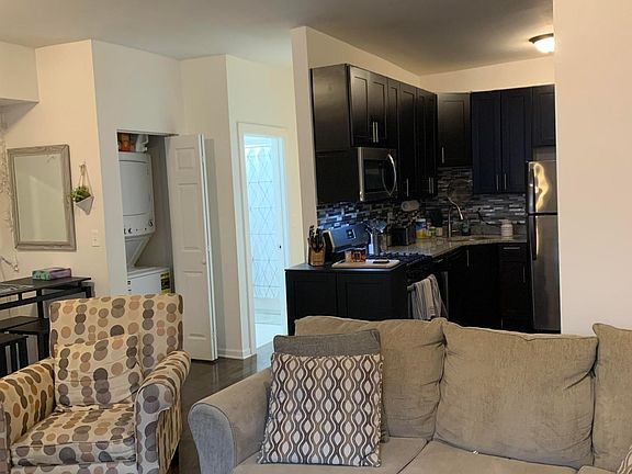 3rd image of 1317 W 19th St #G