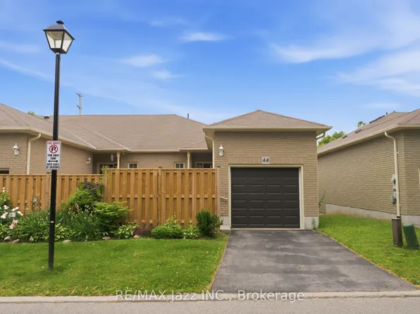 1111 Wilson Rd N #44, Oshawa, ON L1G 8C2