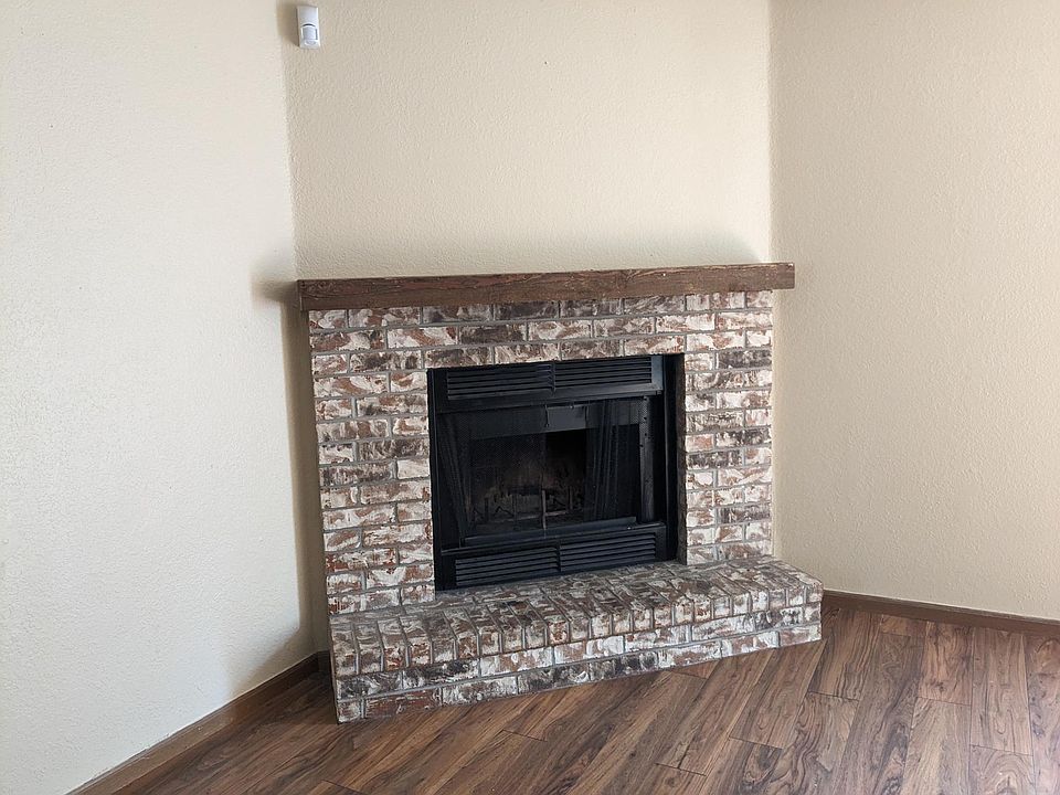 1st image of 108 NE Greystone Dr