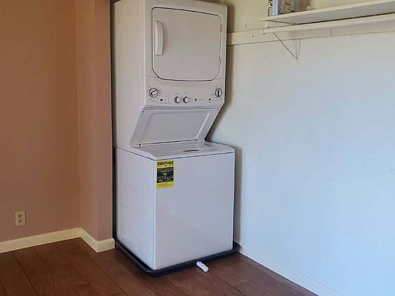 5th image of 2125 Brenda Way