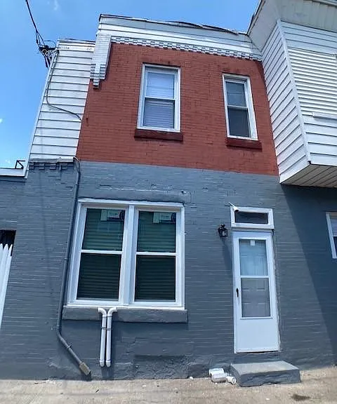 1950 Clarence St #2 — Photo 4