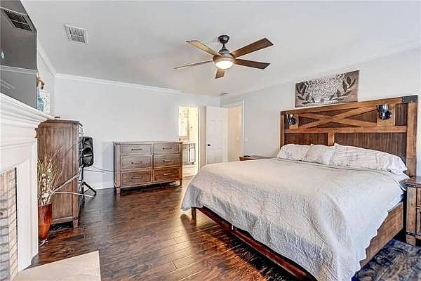 2nd image of 706 8th St #1