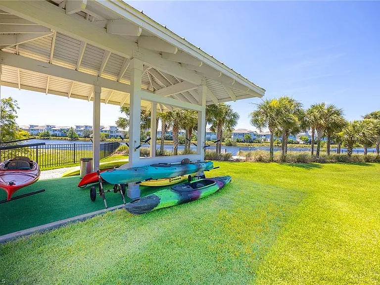 7018 Saona Ct — Photo 29