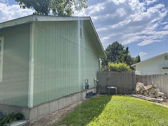 4th image of 1131 Twin Parks Dr