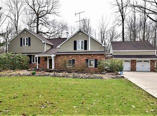 7619 Bainbridge Rd, Chagrin Falls, OH 44023
