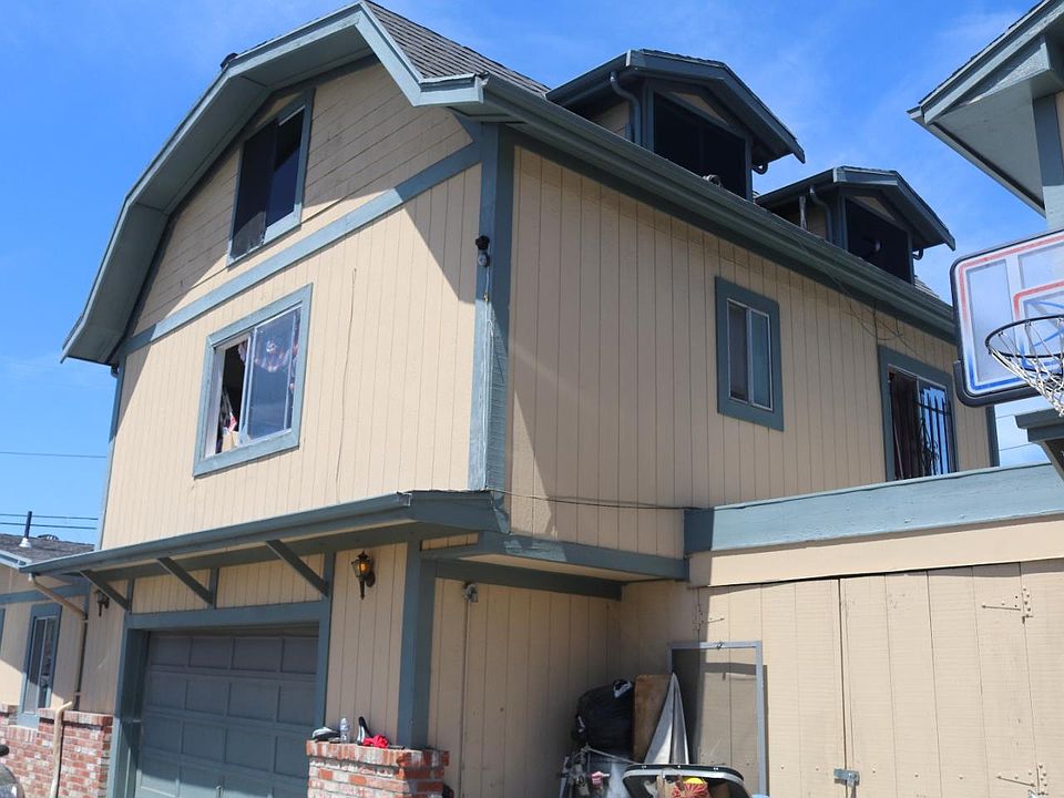 2nd image of 21588 Banyan St