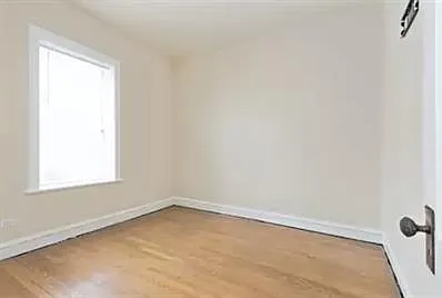7556 S Champlain Ave — Photo 3