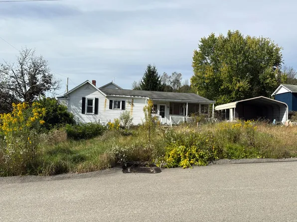 415 Pennsylvania Ave, Slickville, PA 15684