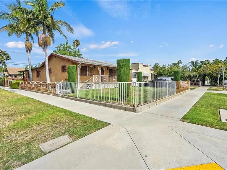 3825 Cimarron St — Photo 1