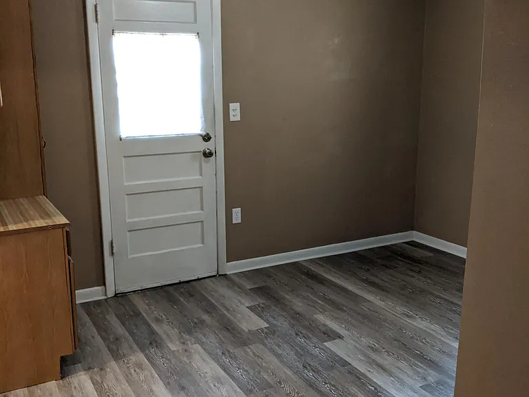 109 W Washington Ave — Photo 26