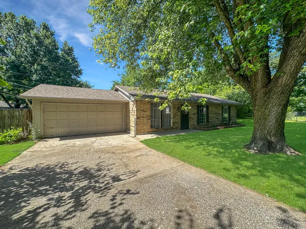 3328 W Winchester Road, Springfield, MO 65807