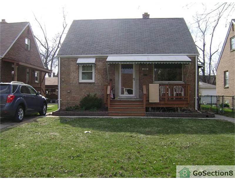 1520 Kenilworth Dr photo 1