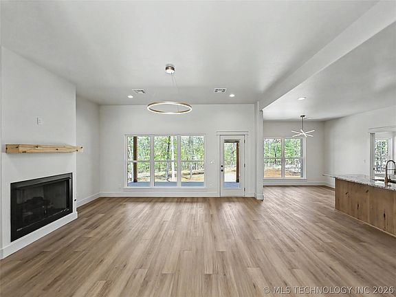 2nd image of 745 Winsor Pl